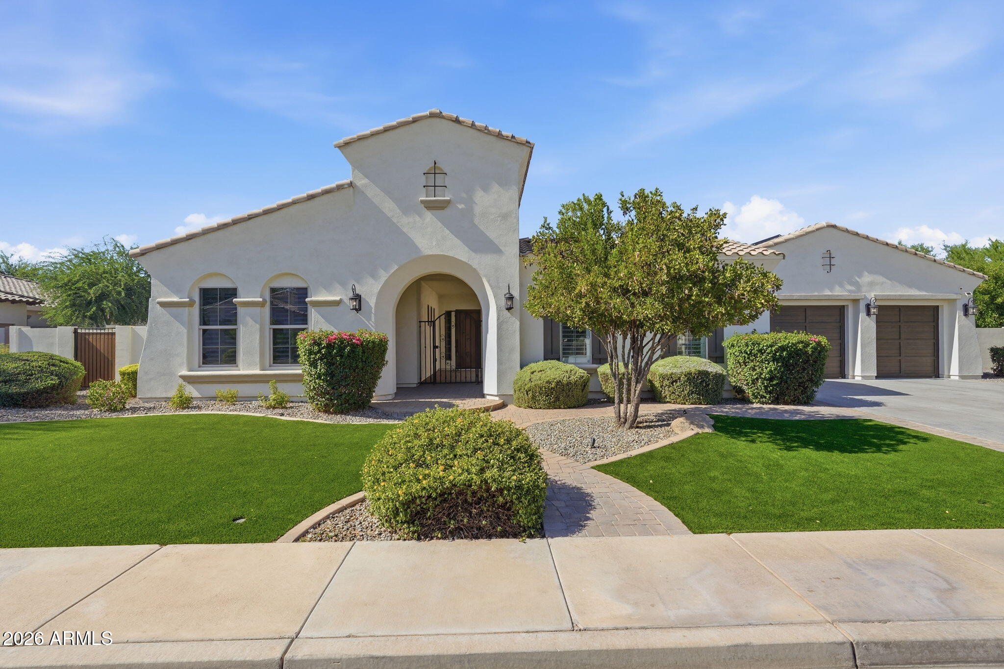 3420 E LYNX Place