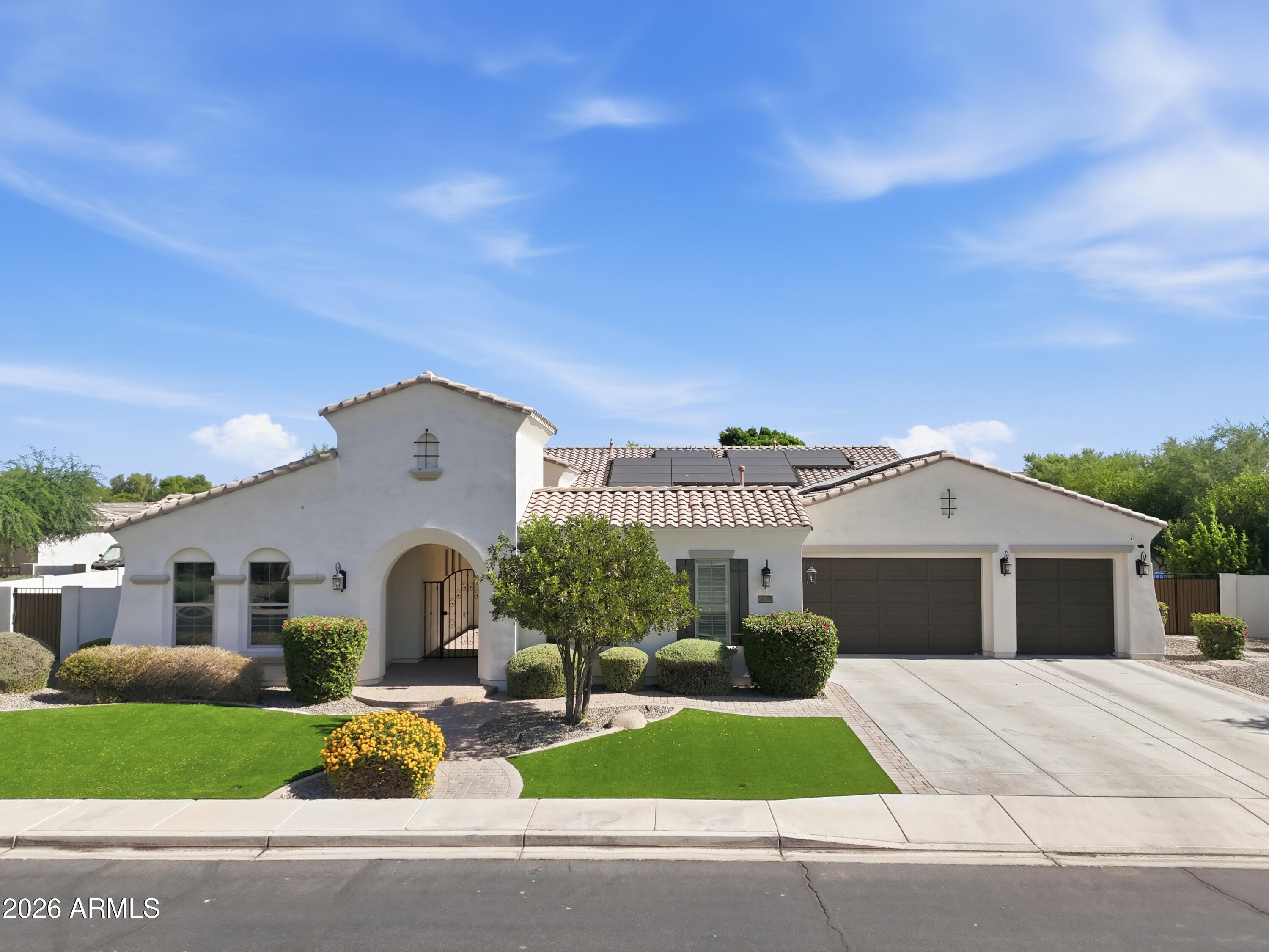 3420 E LYNX Place
