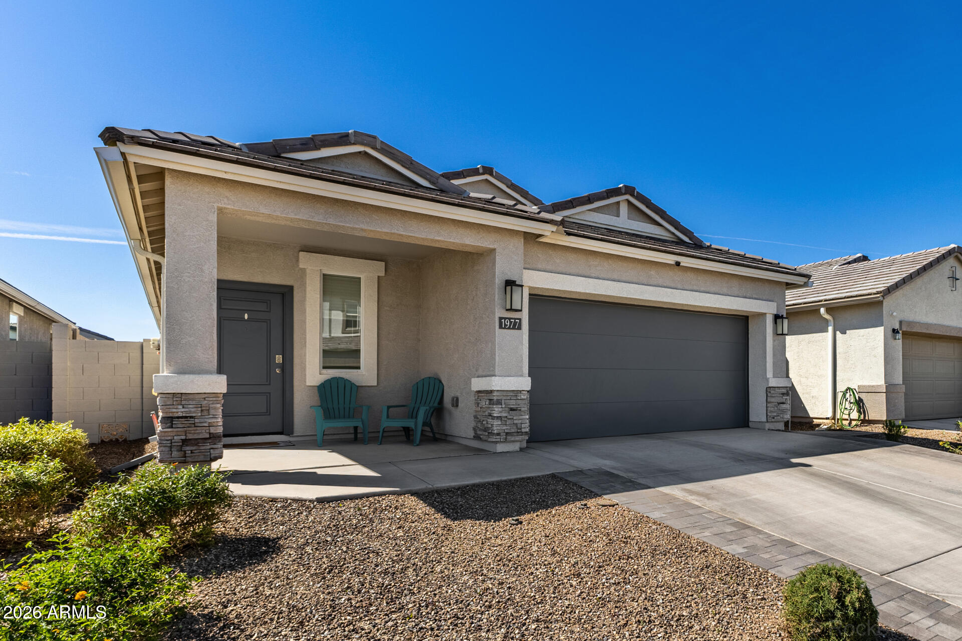 1977 W SHELLY Avenue