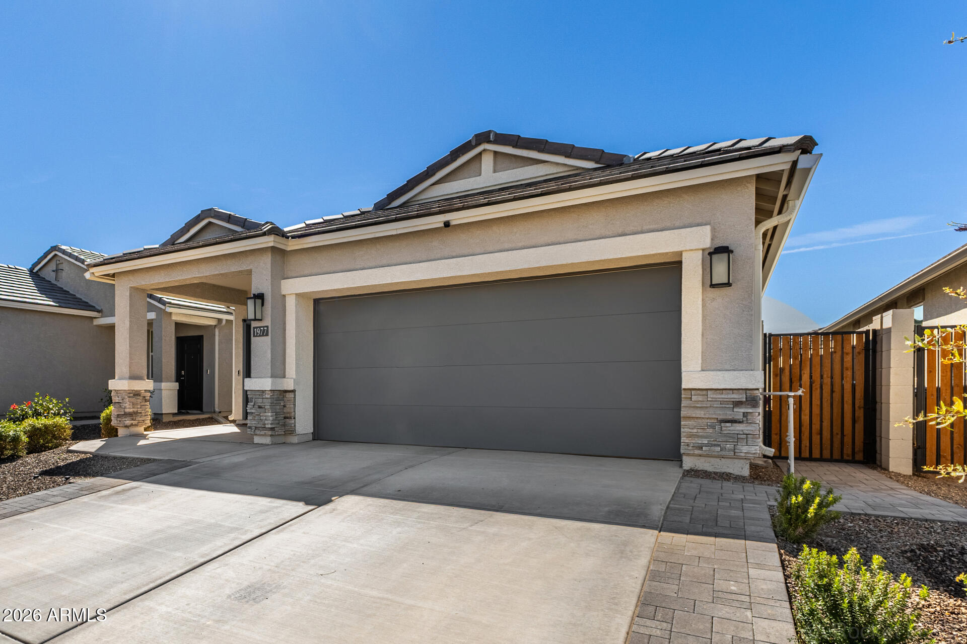 1977 W SHELLY Avenue