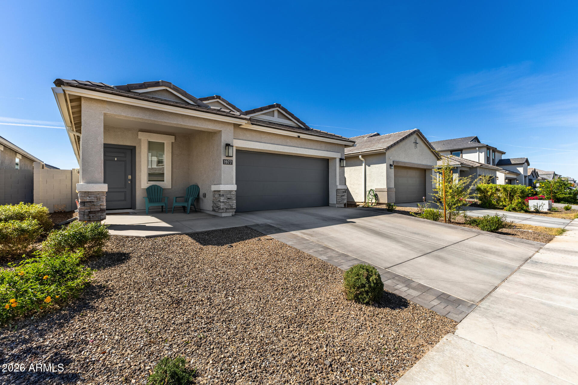 1977 W SHELLY Avenue