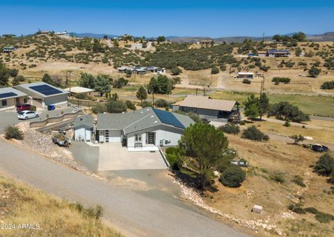 A home in Peeples Valley