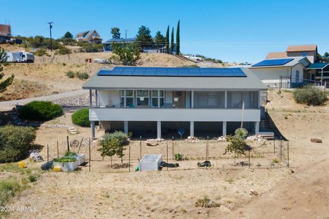 A home in Peeples Valley