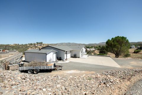 A home in Peeples Valley