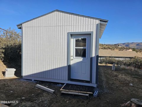 A home in Peeples Valley