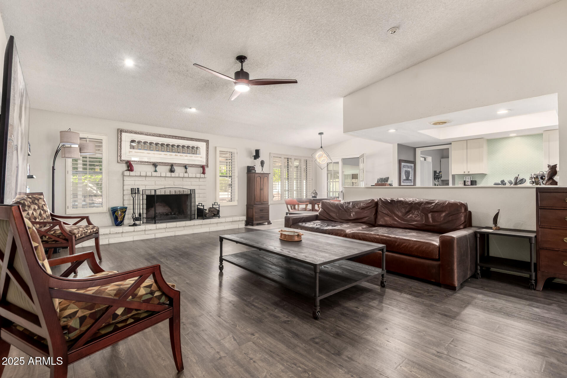 1002 E TOPEKA Drive