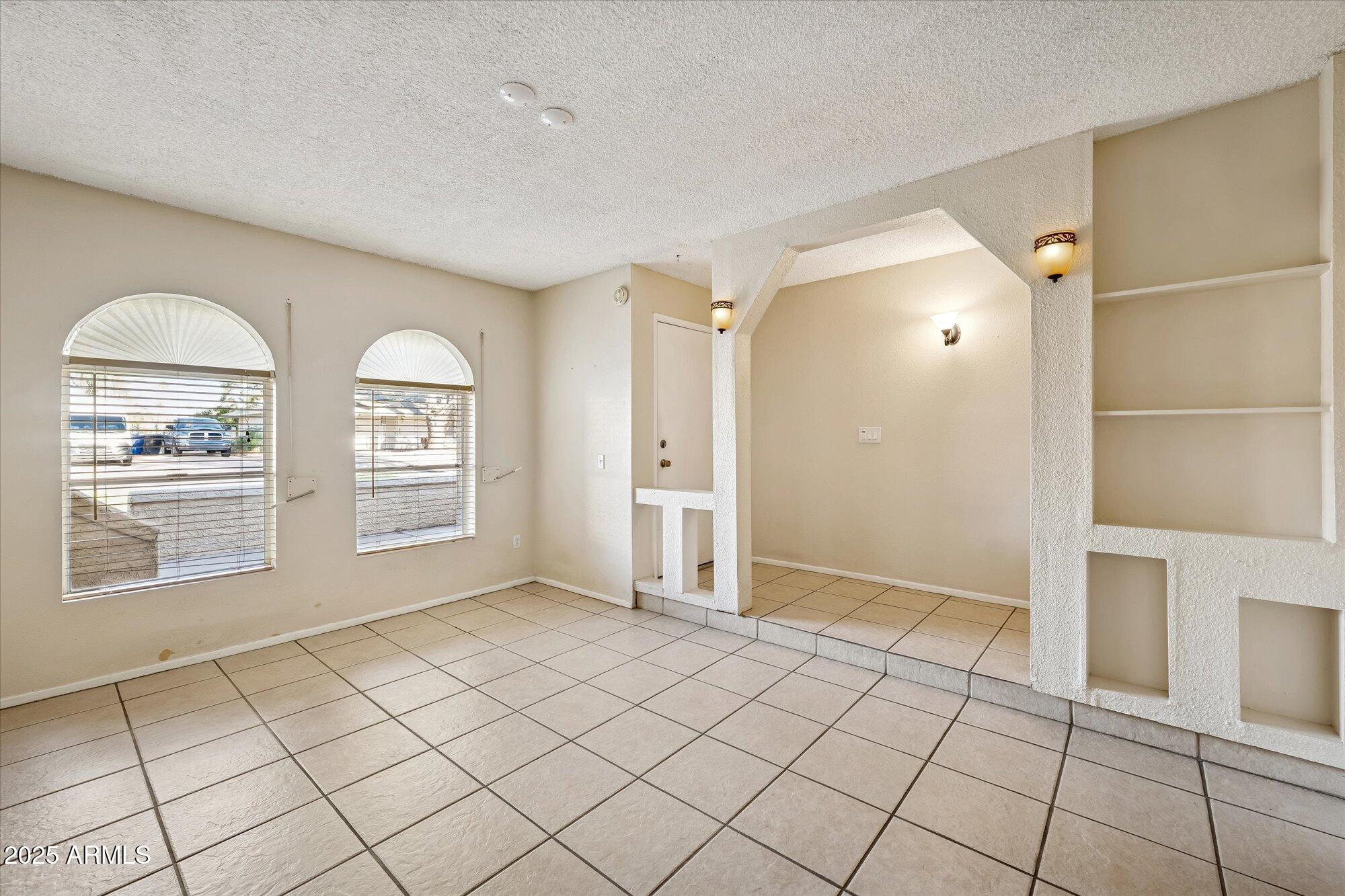 6833 E FLOSSMOOR Avenue