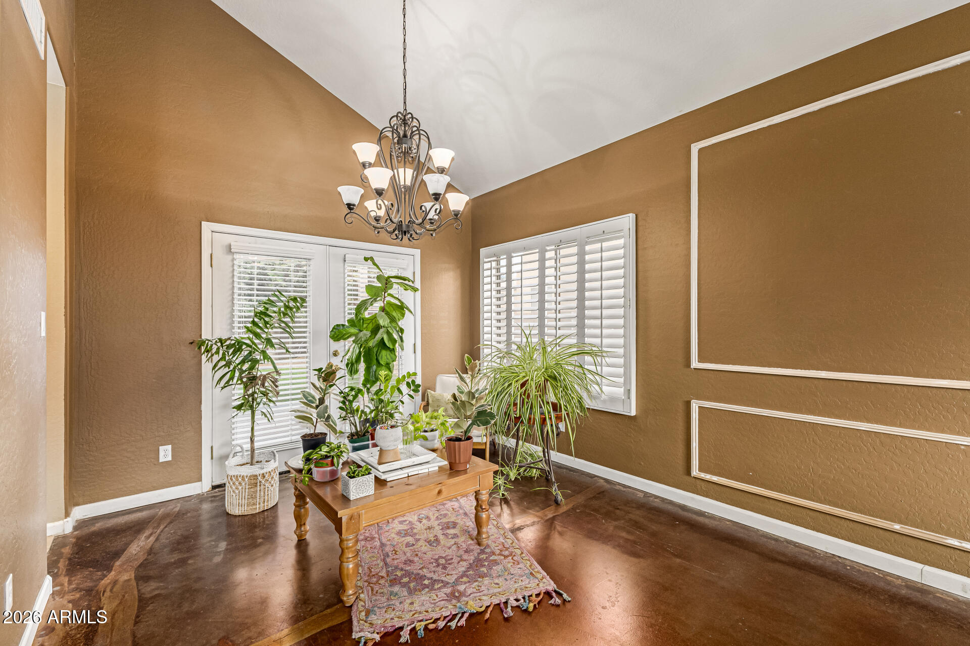 744 W ESTRELLA Drive