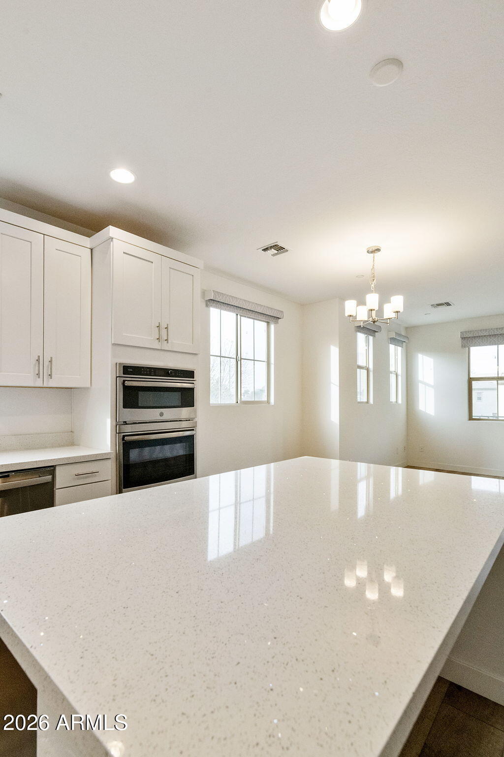 2760 S HARMONY Avenue