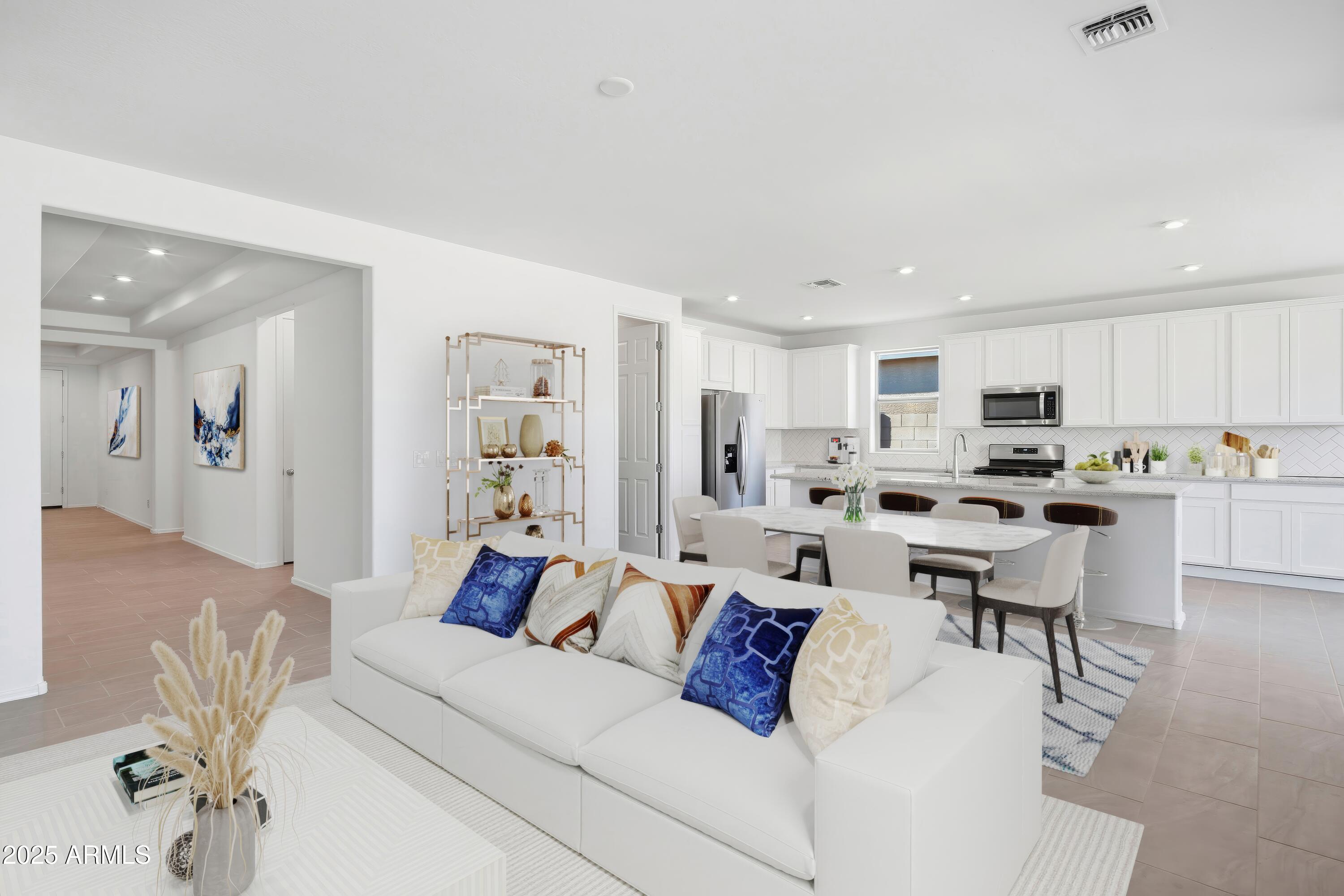 19020 W STELLA Avenue