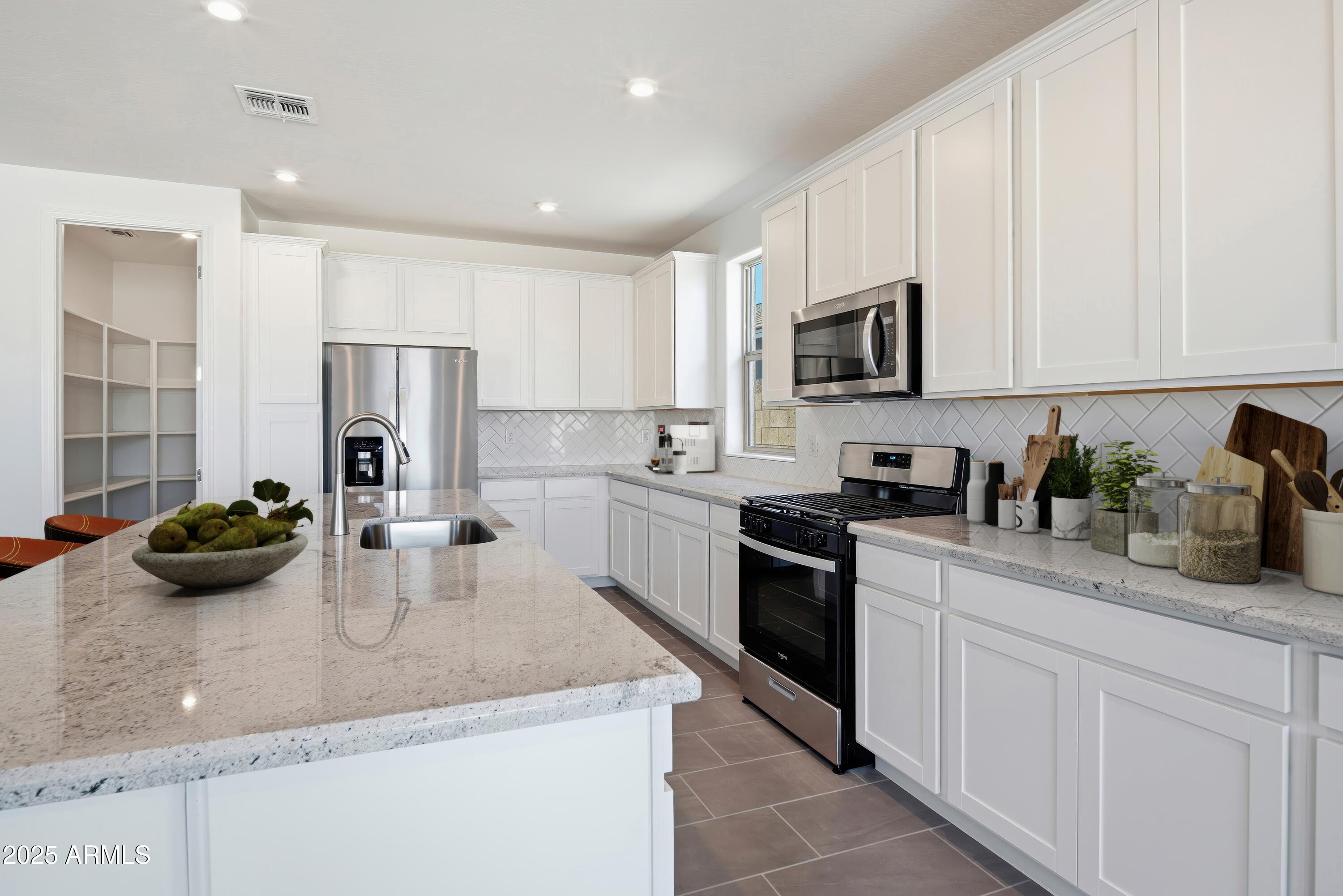 19020 W STELLA Avenue