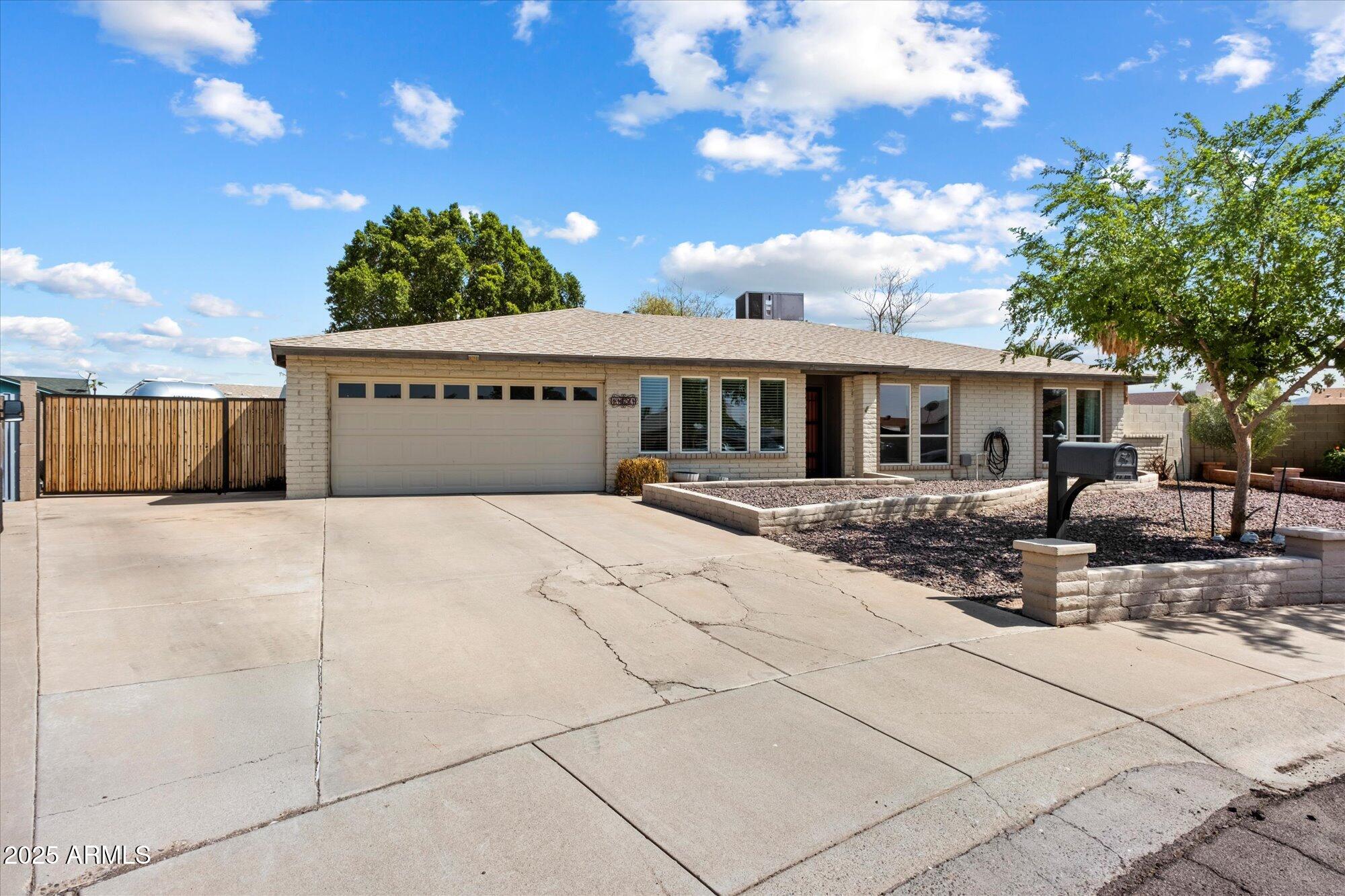 11621 N 39TH Drive