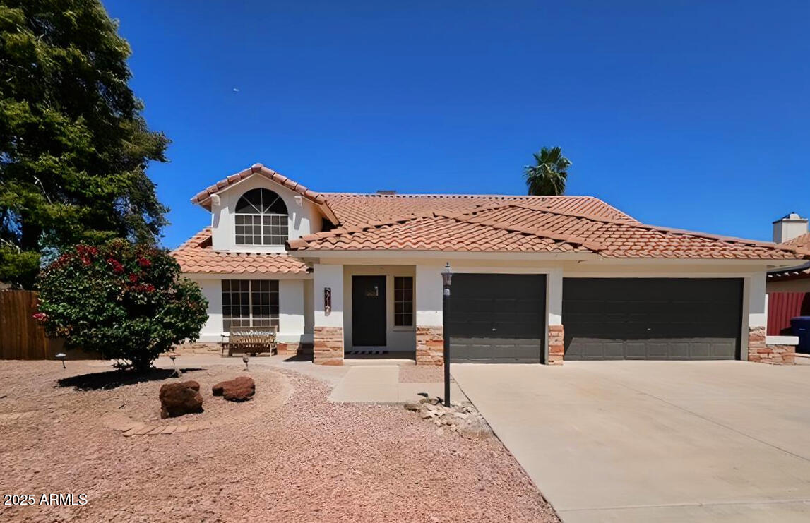 2712 W OAKGROVE Lane