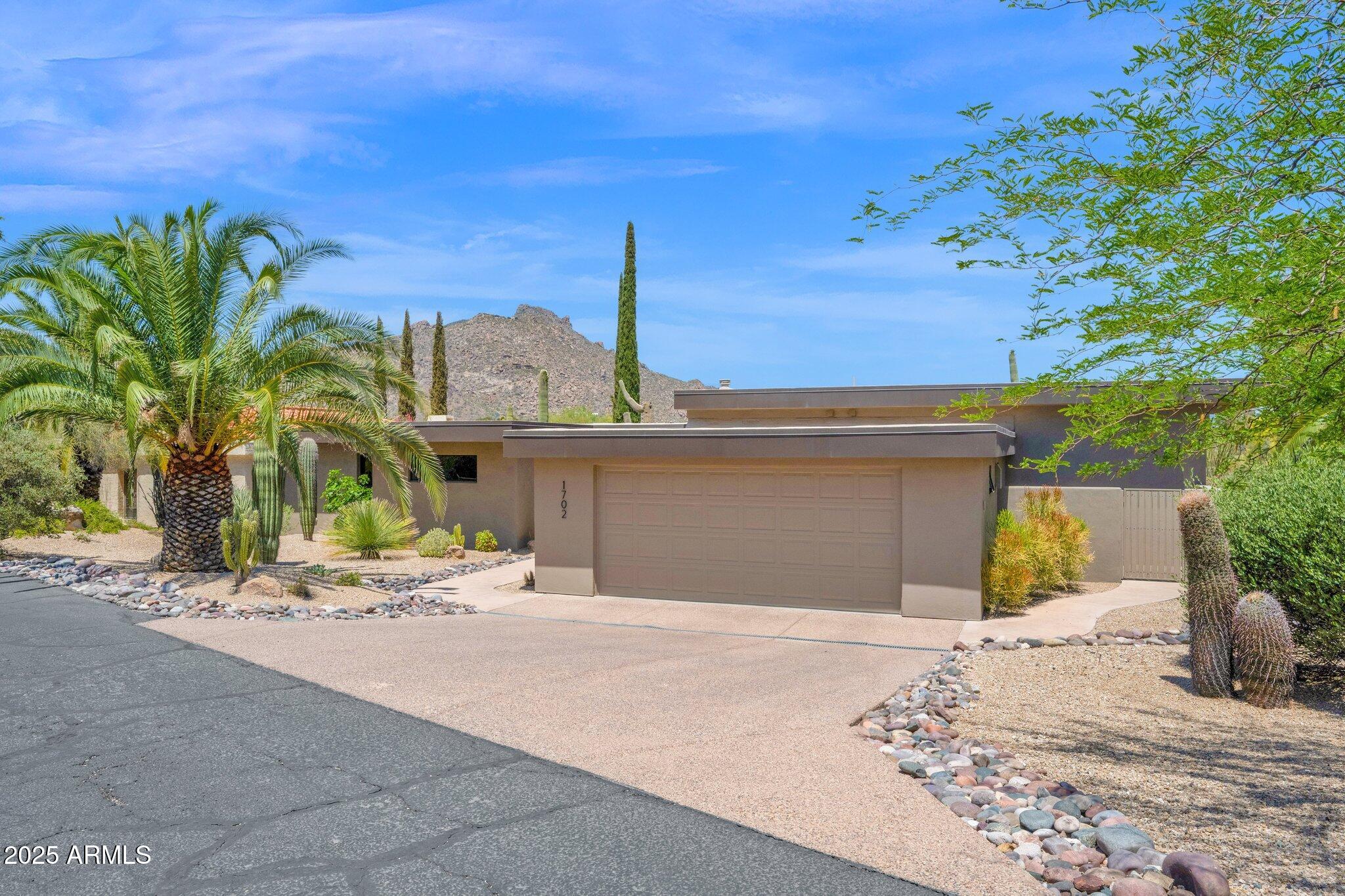 1702 E STAGHORN Lane