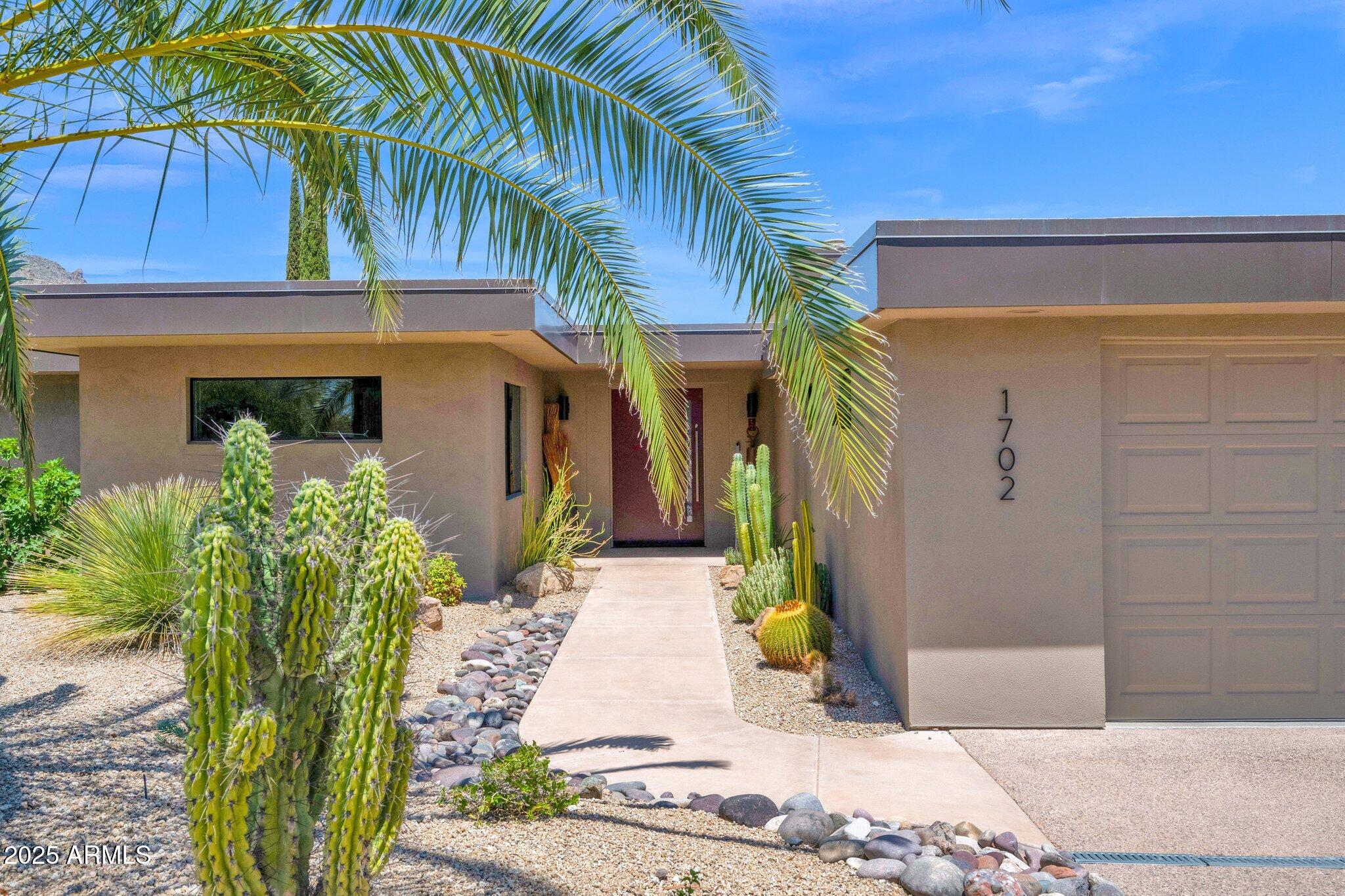 1702 E STAGHORN Lane
