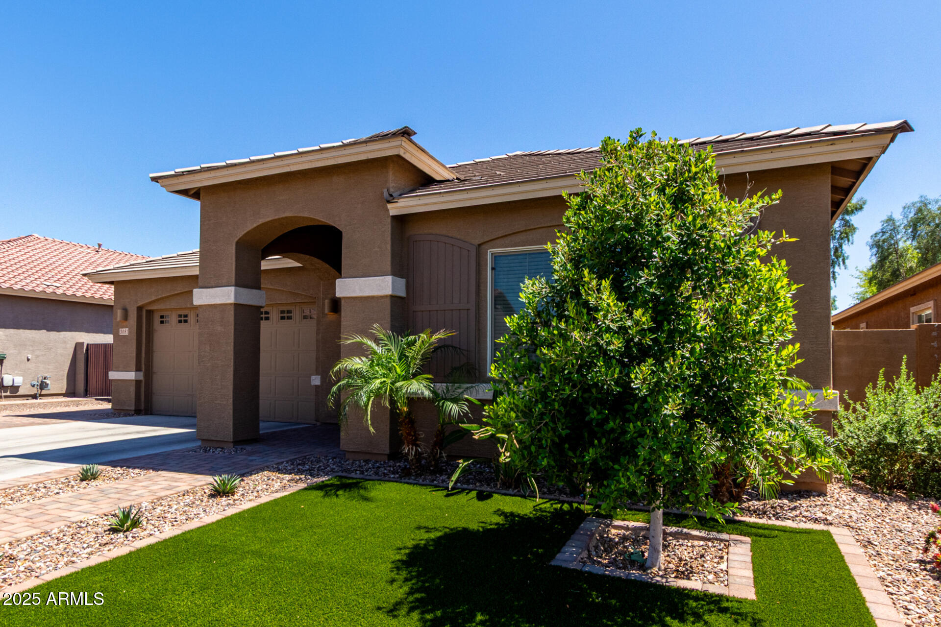 3081 E DESERT BROOM Place