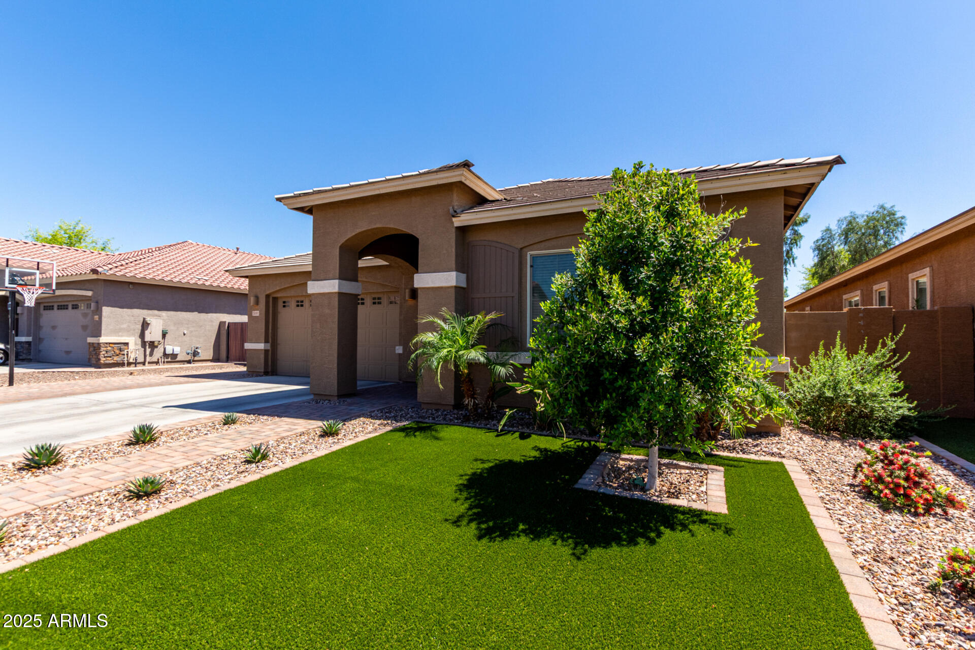 3081 E DESERT BROOM Place