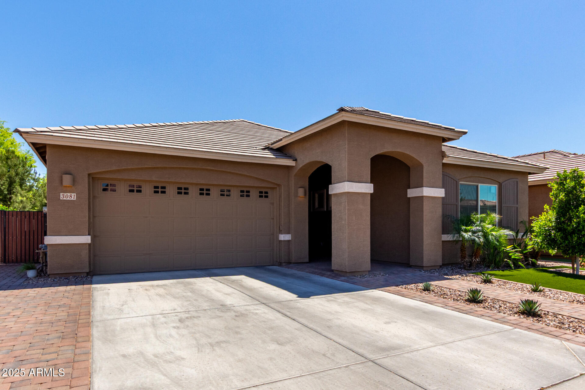 3081 E DESERT BROOM Place