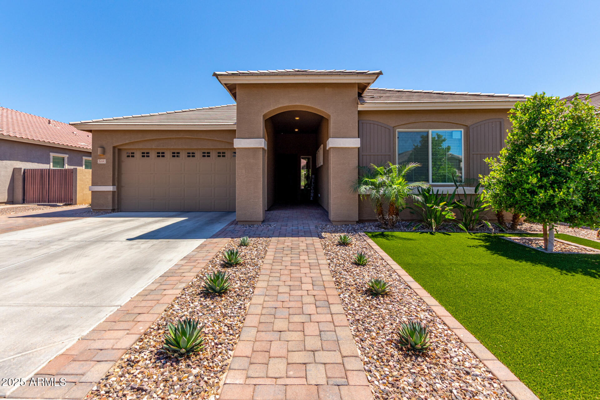 3081 E DESERT BROOM Place