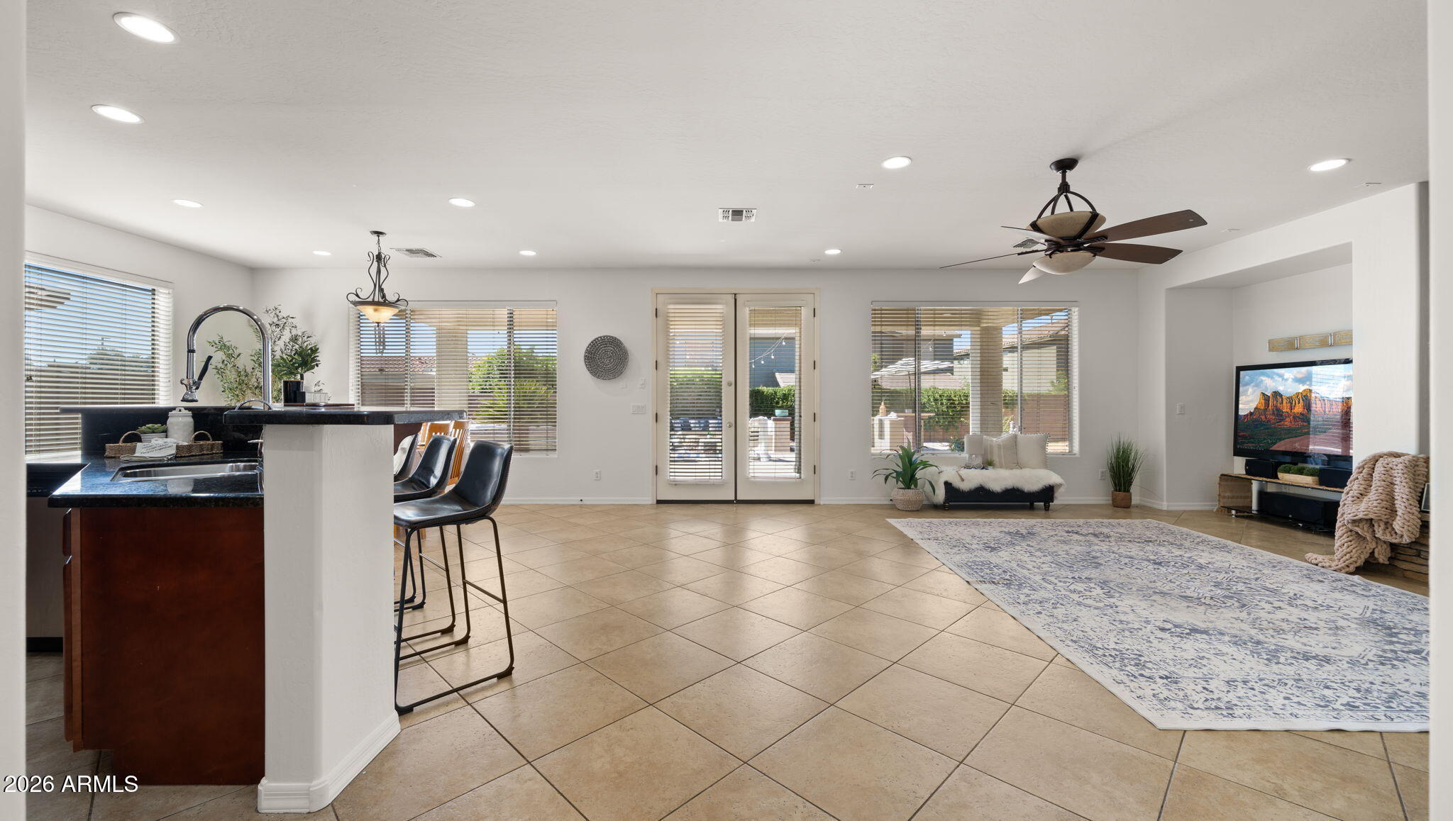 3854 E RAVENSWOOD Drive