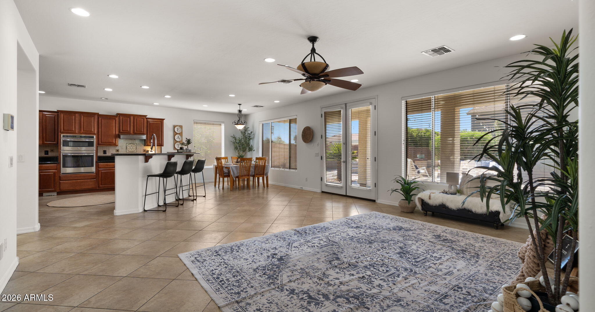 3854 E RAVENSWOOD Drive