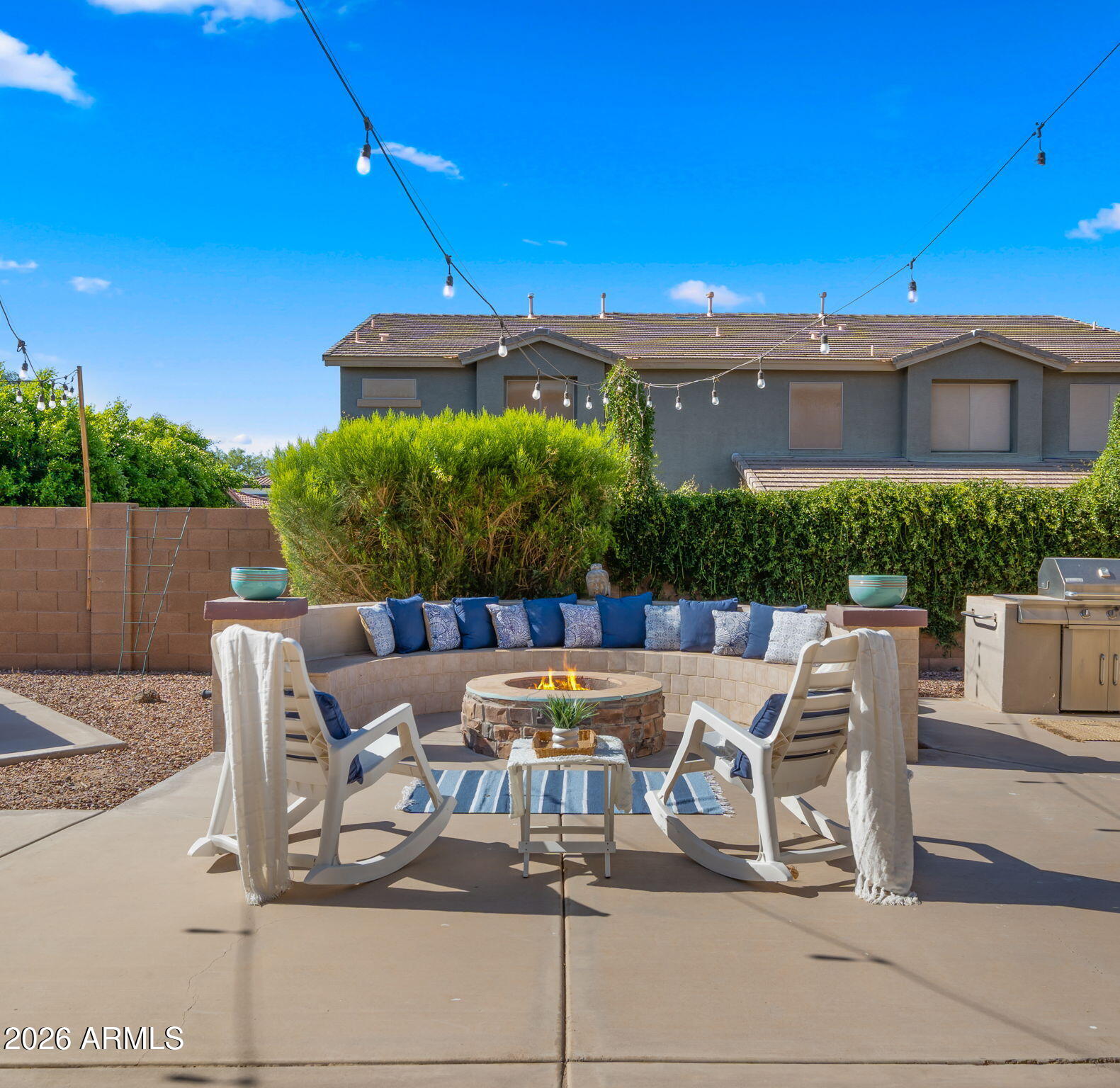 3854 E RAVENSWOOD Drive