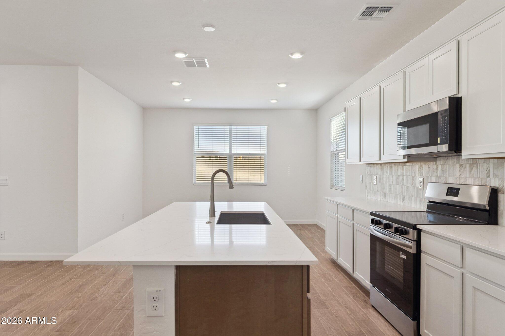 24206 W HACIENDA Avenue