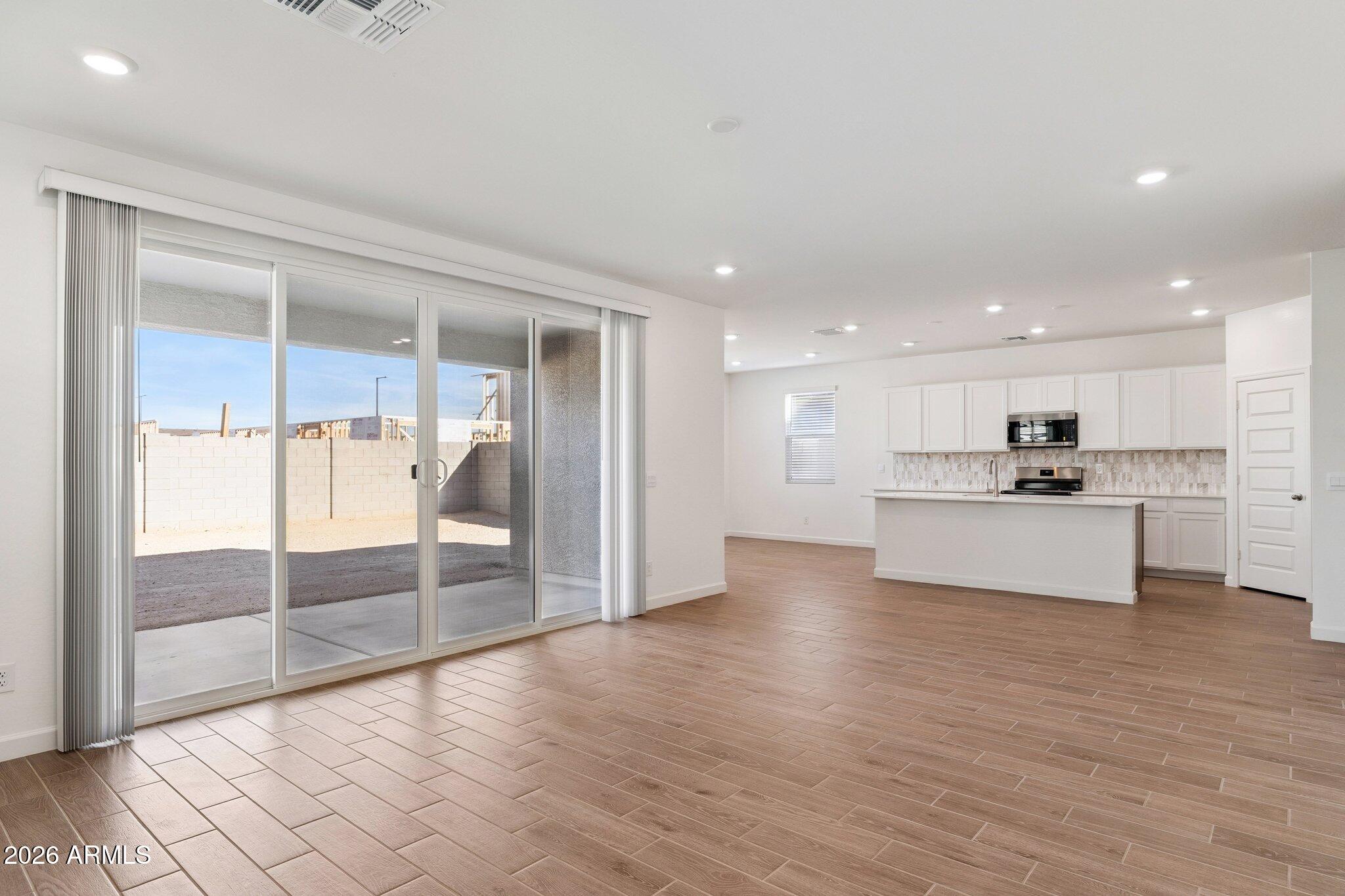 24206 W HACIENDA Avenue