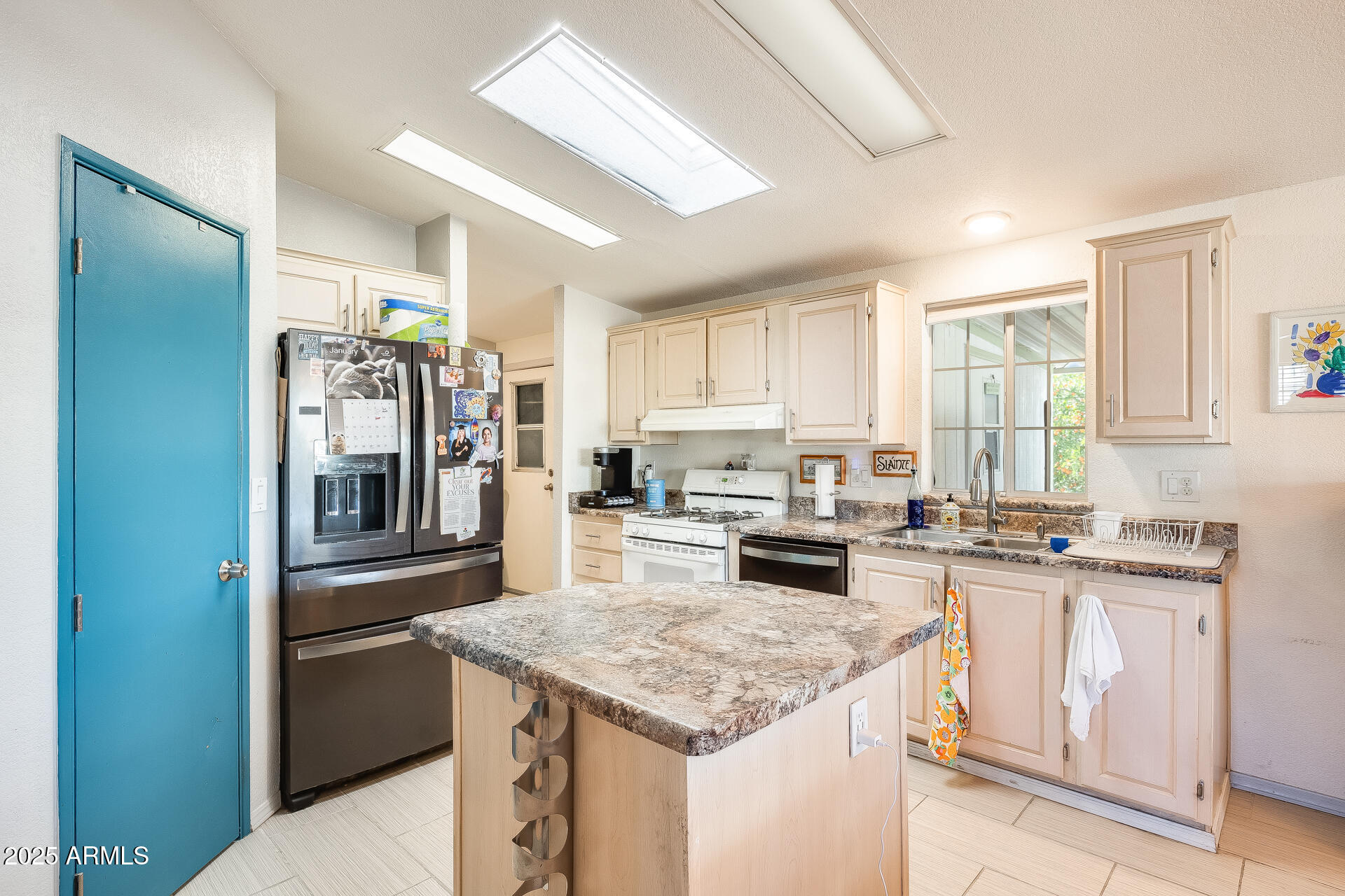 120 N VAL VISTA Drive 186