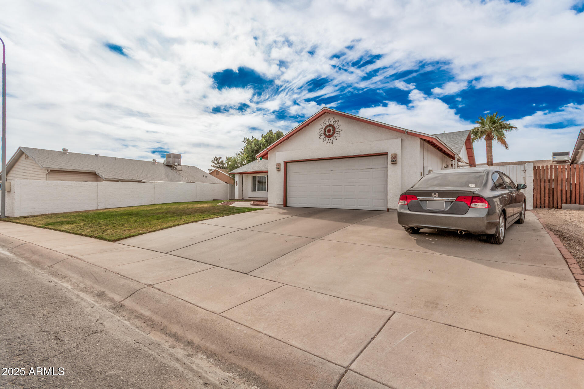 2327 W Rockwell Court