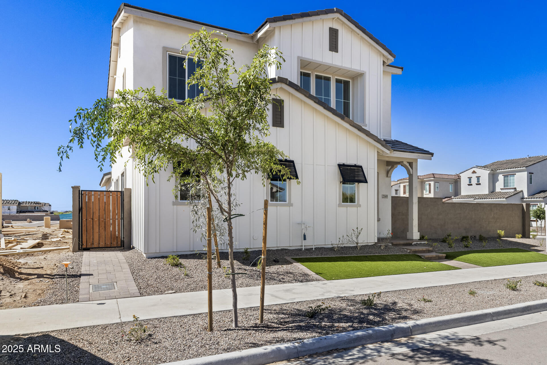 2149 W ROWEL Road