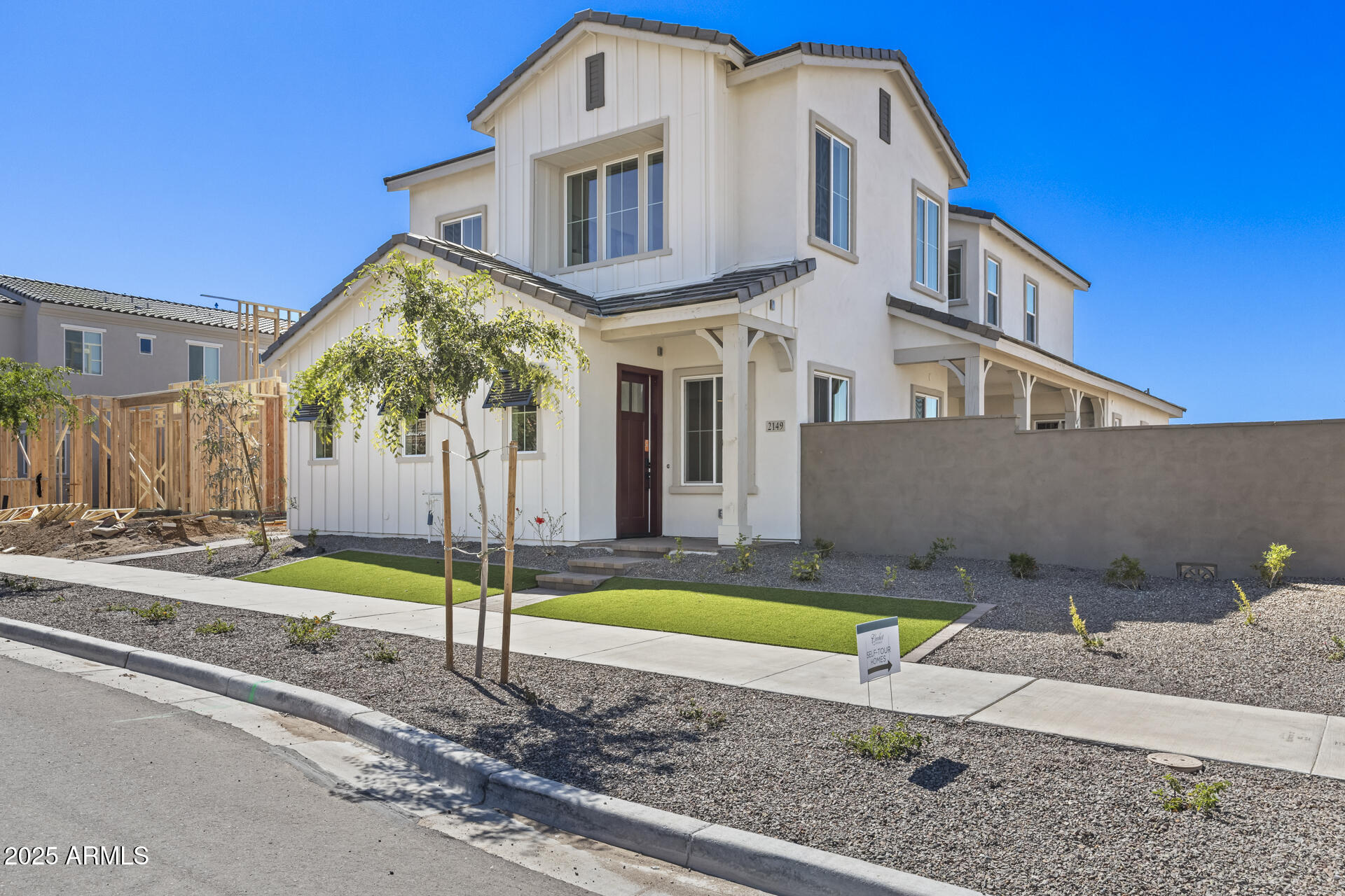 2149 W ROWEL Road