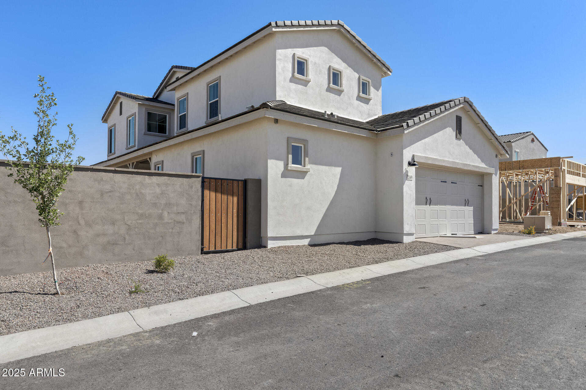 2149 W ROWEL Road