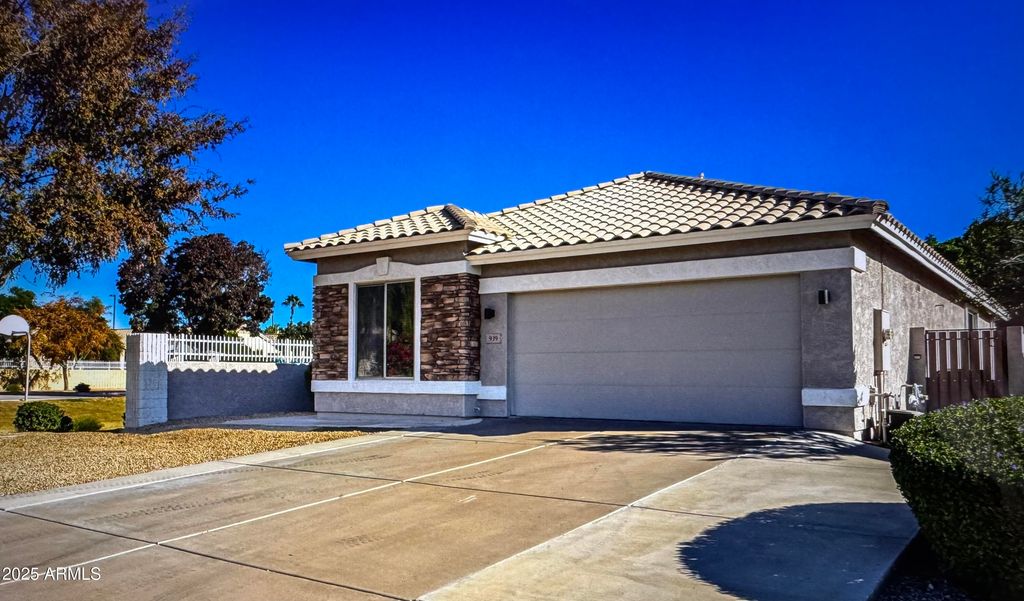 Photo of 939 S Roca Street, Gilbert, AZ 85296 (MLS # 6957746)
