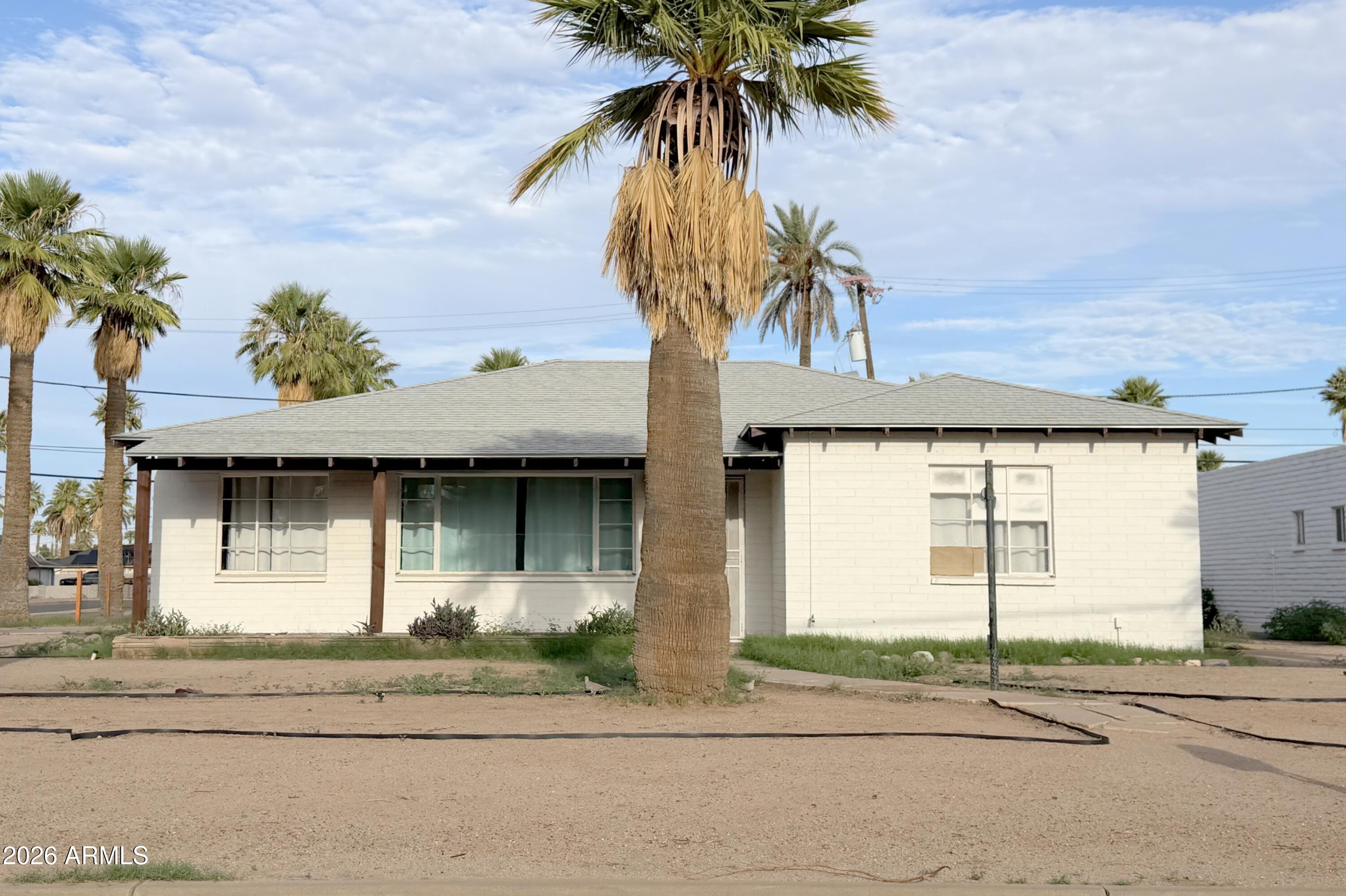 814 N MORRISON Avenue