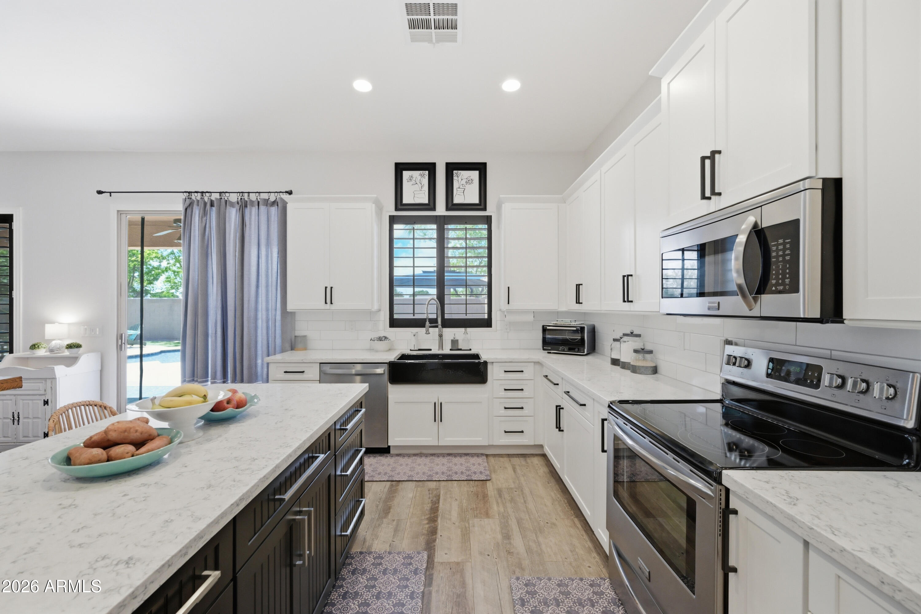 2328 S SORRELLE Street