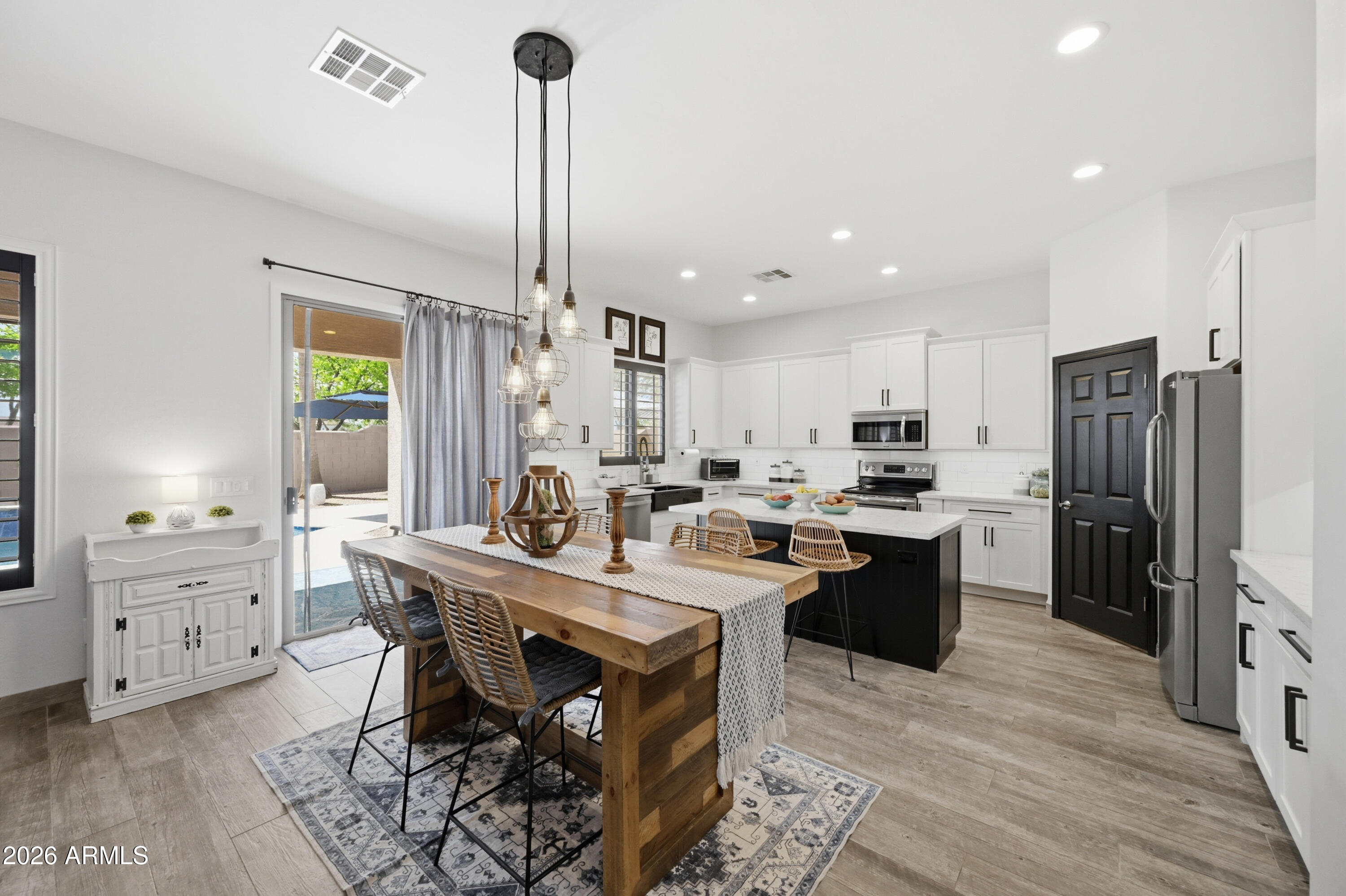 2328 S SORRELLE Street