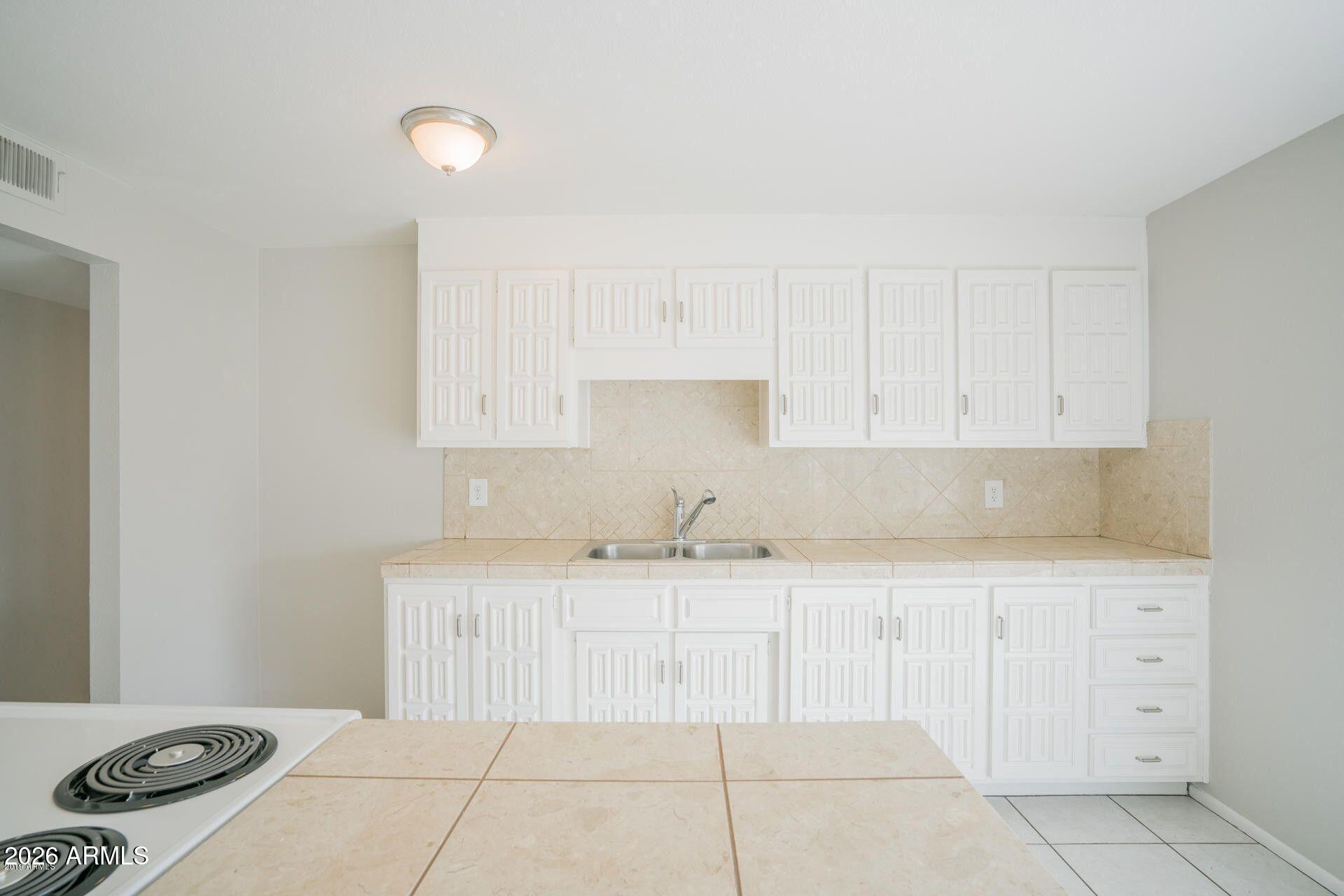 8017 W MEADOWBROOK Avenue