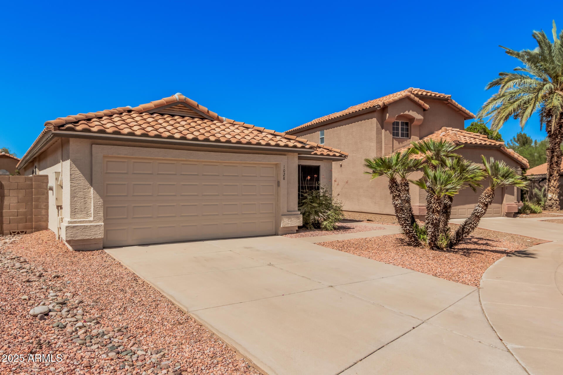 1028 W BUTLER Court