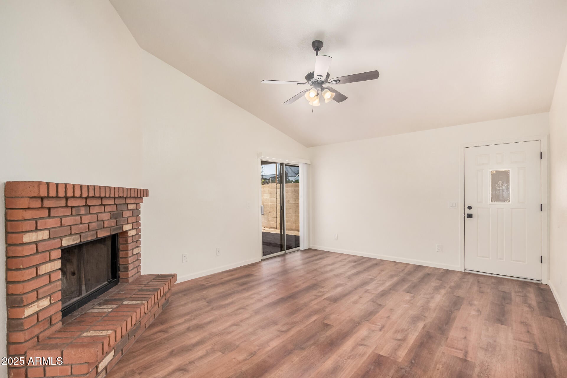 1028 W BUTLER Court