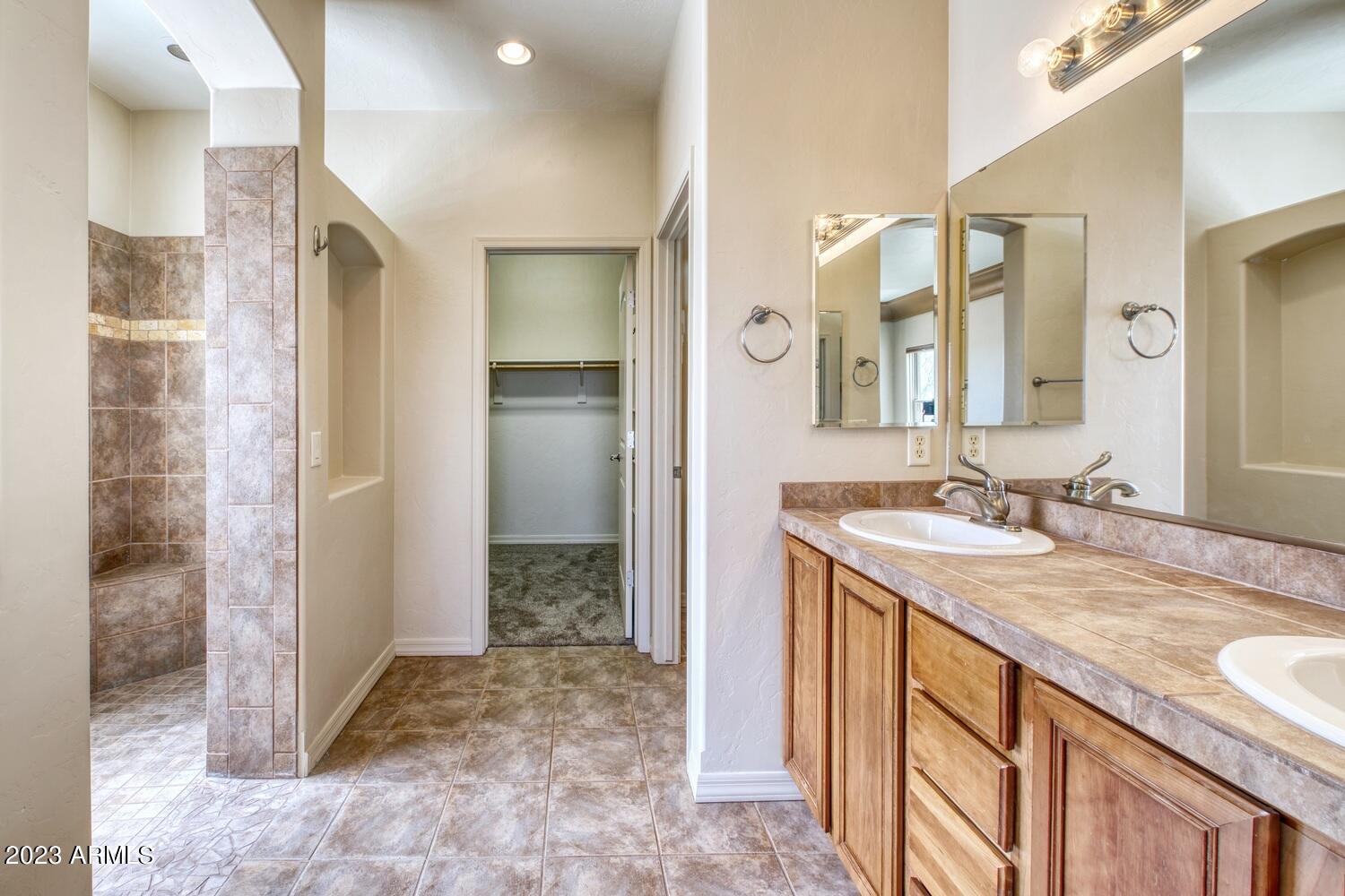 CASAS ADOBE - Residential