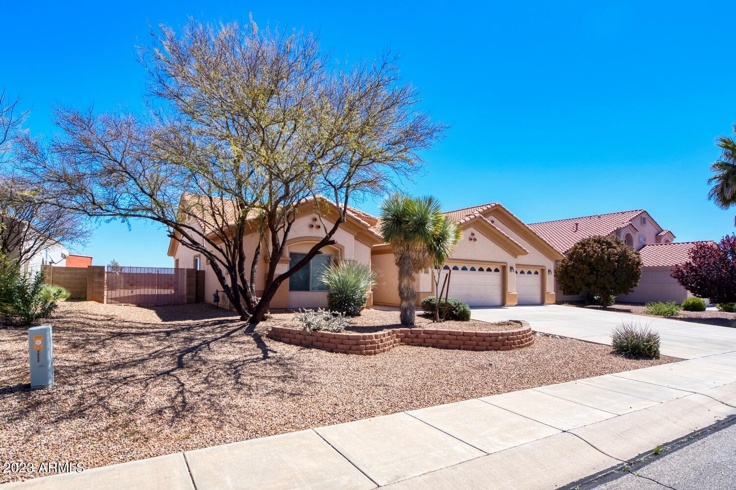 CASAS ADOBE - Residential