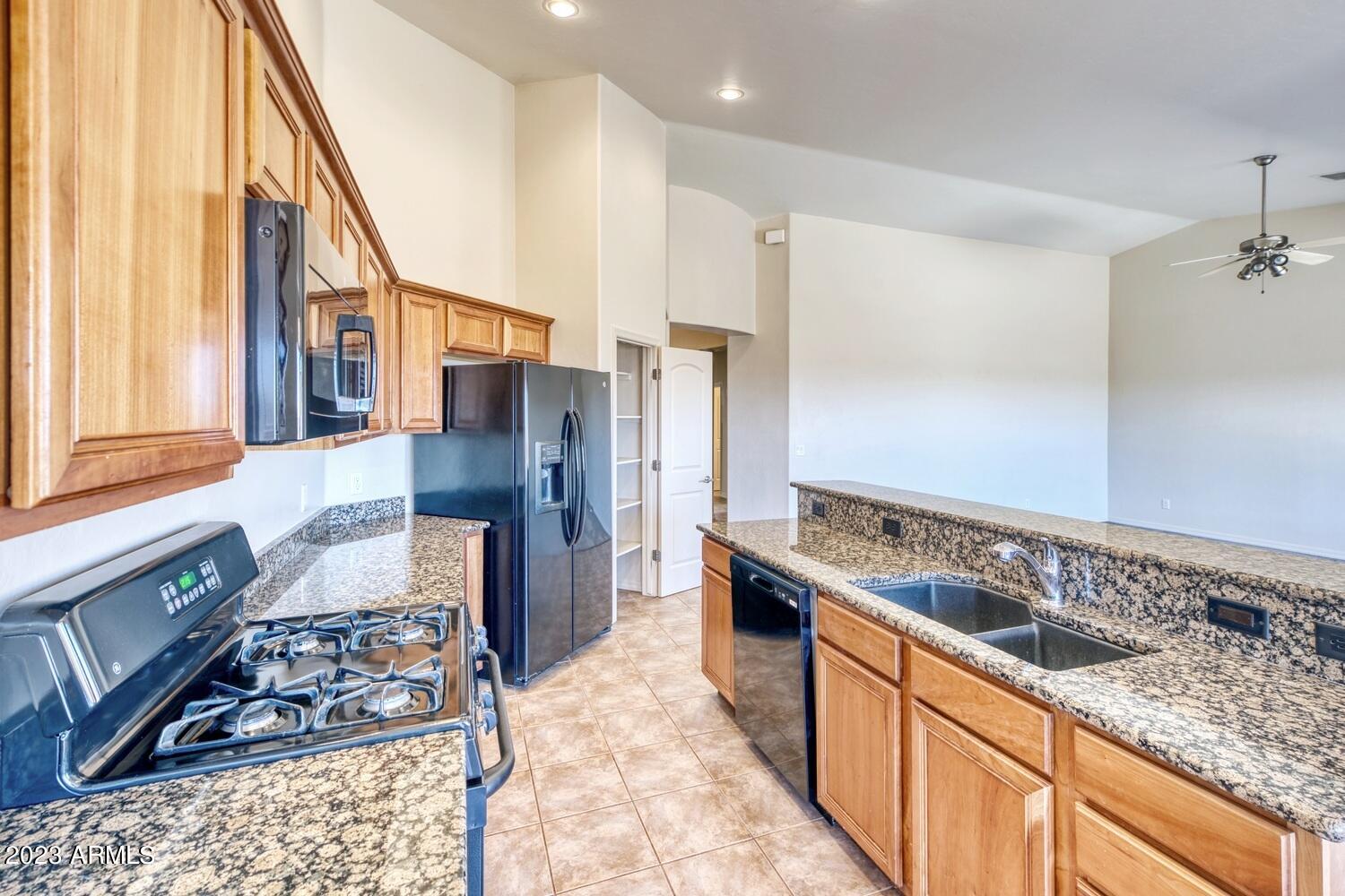 CASAS ADOBE - Residential