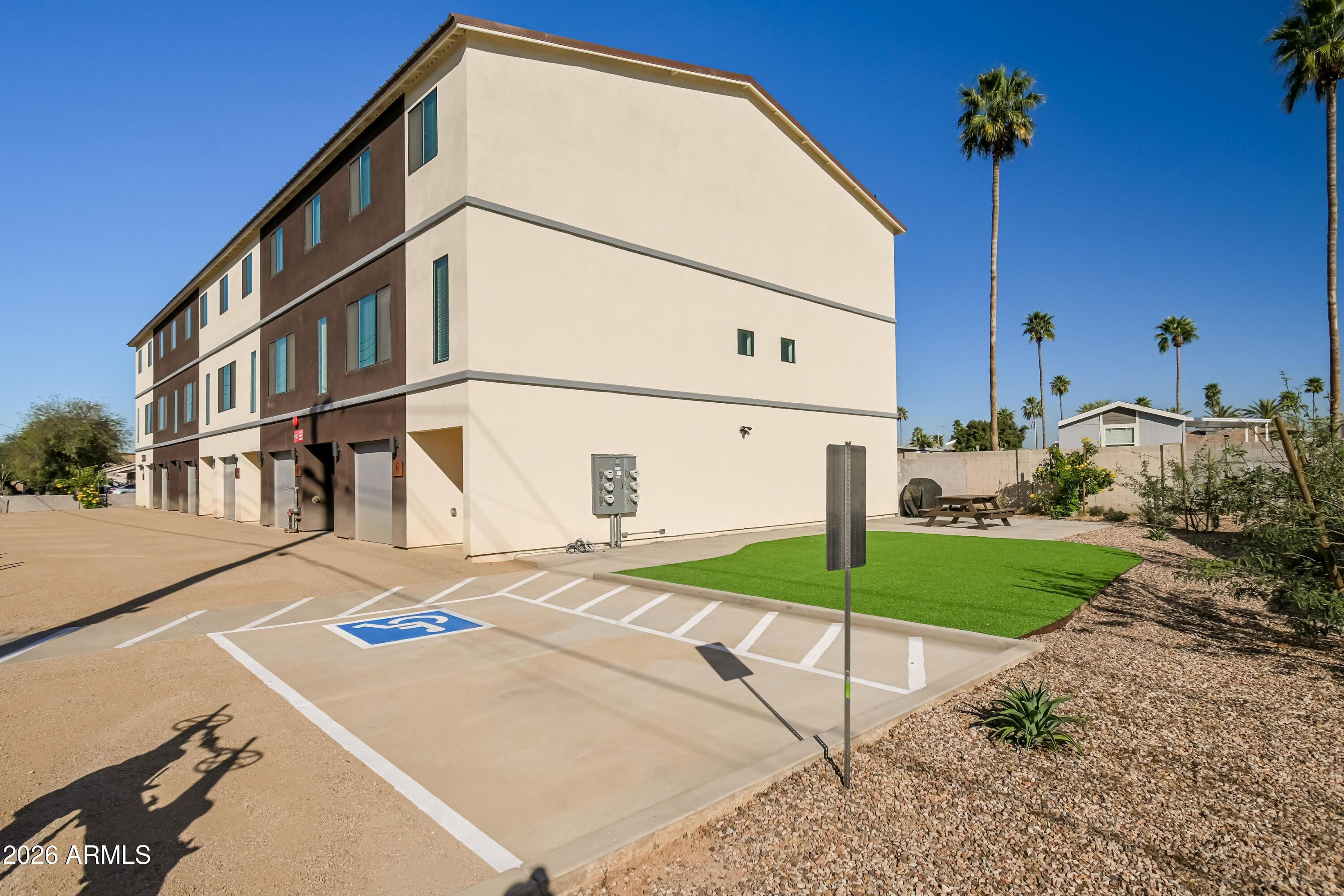 2502 E Paradise Lane Apt 1