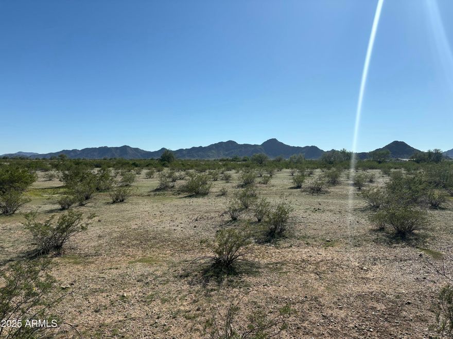 ONE ACRE FOR SALE IN BUCKEYE, AZ! POWER CLOSE BY. AREA GROWING FAST & OFFERS AMAZING DESERT
VIEWS.