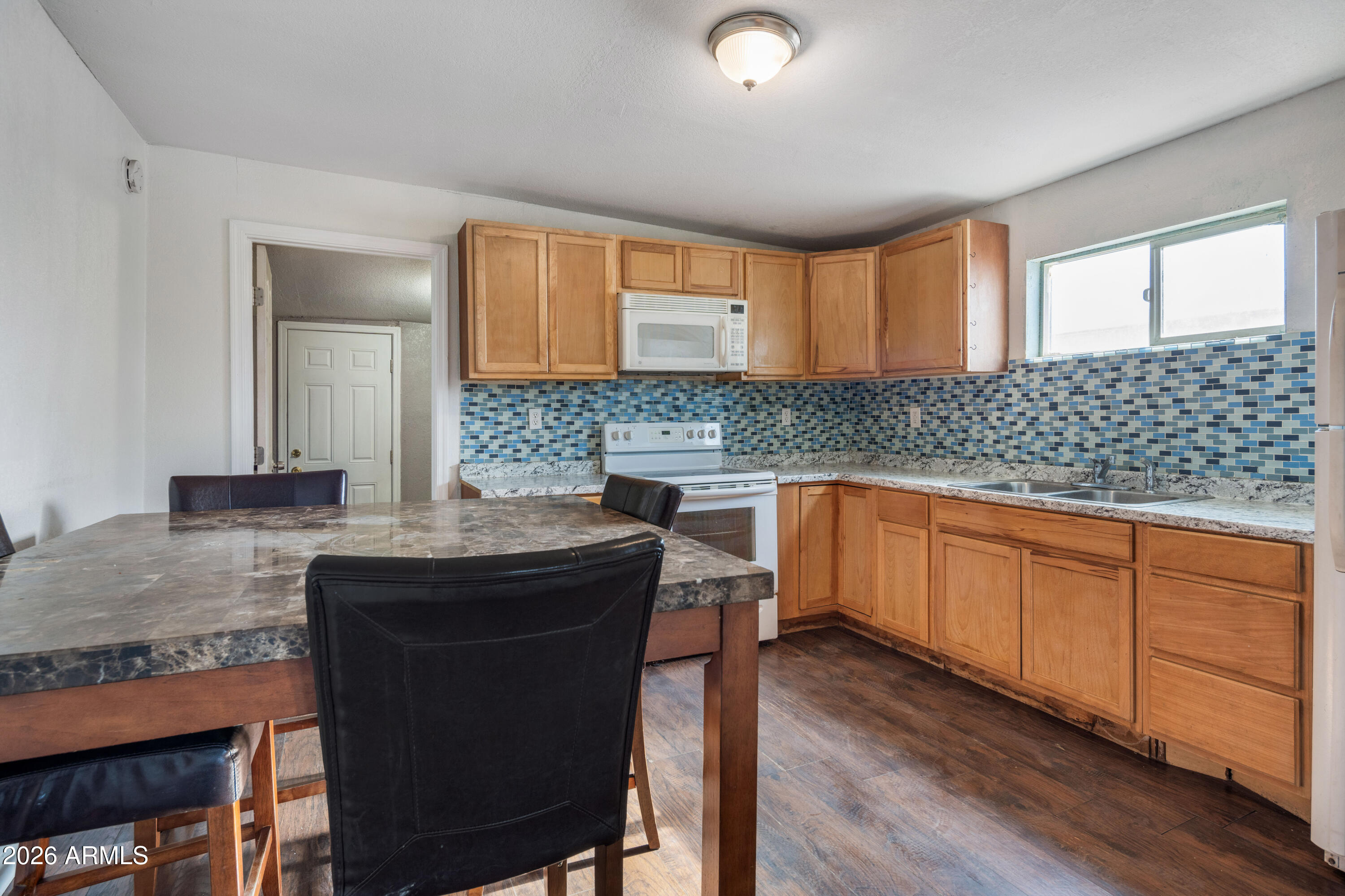 2435 W YUMA Street