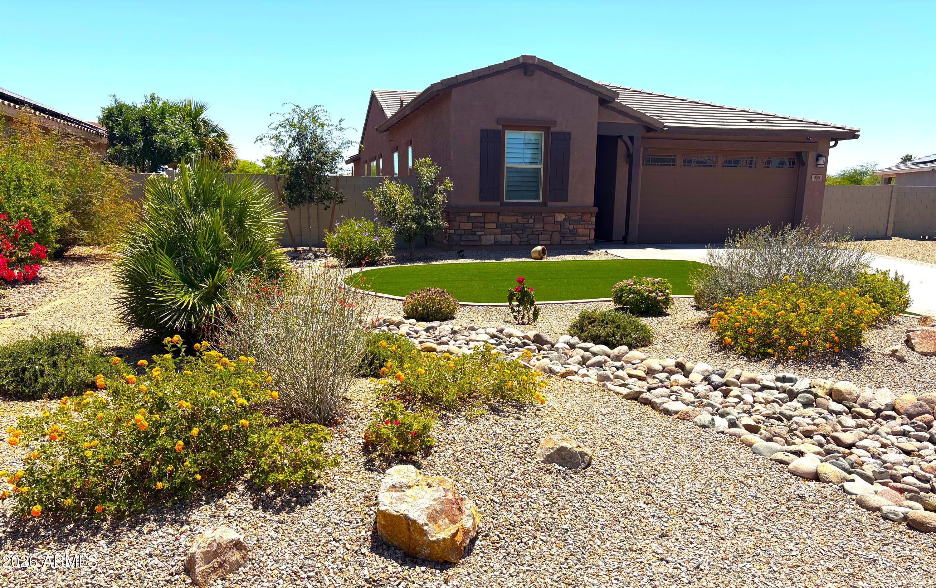 455 E SHELLIE Court