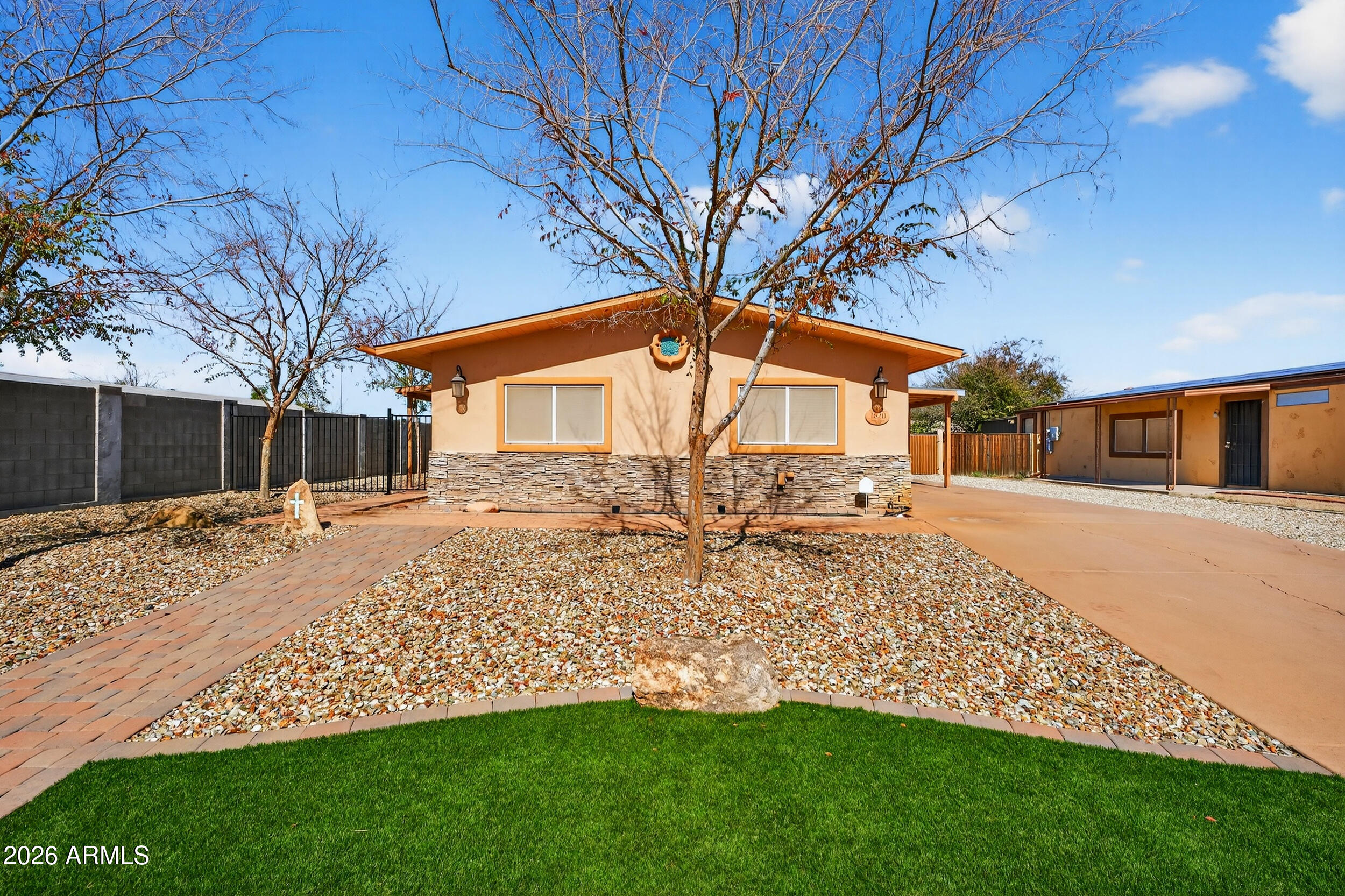 1820 E GROVERS Avenue