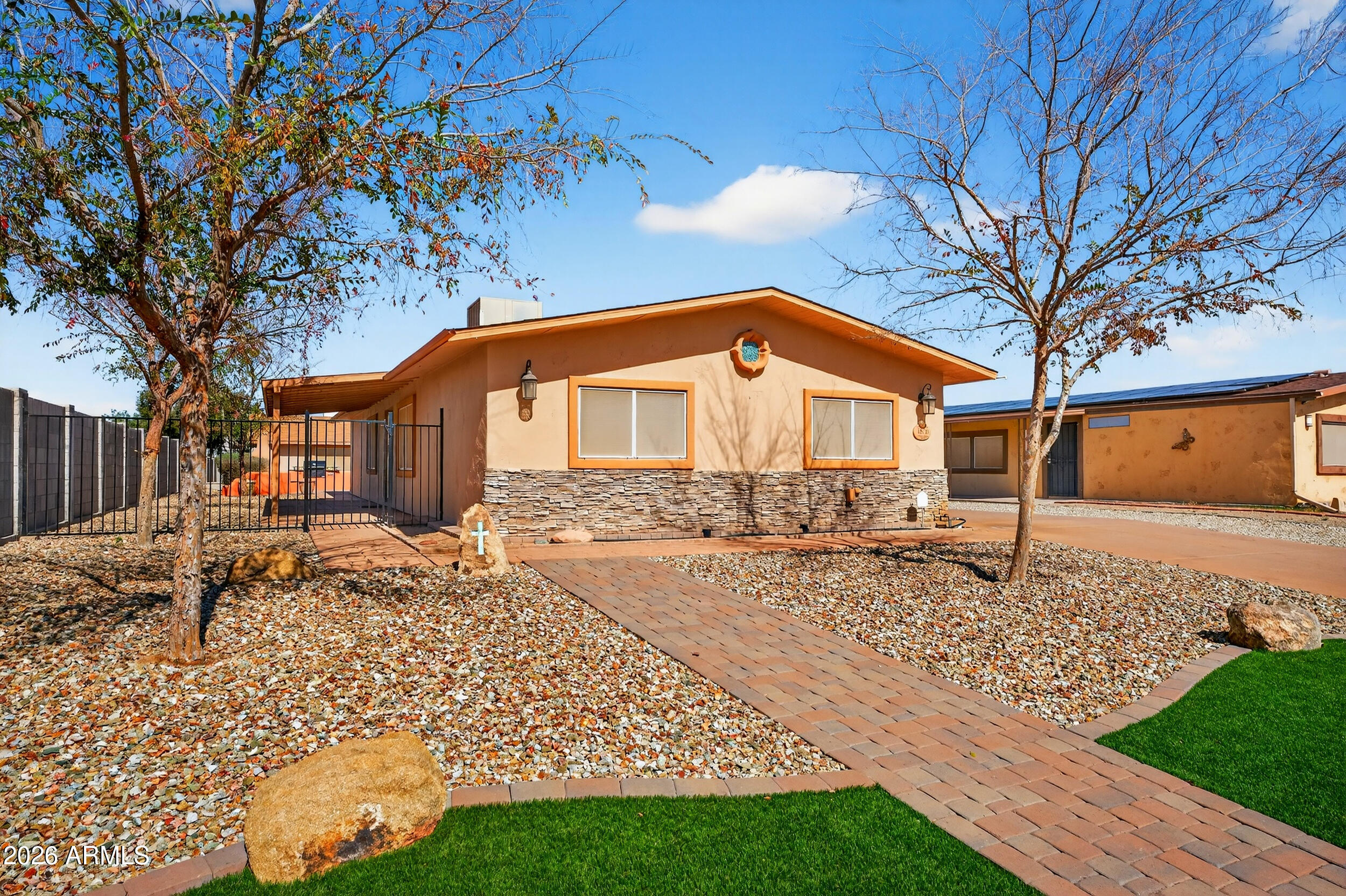 1820 E GROVERS Avenue