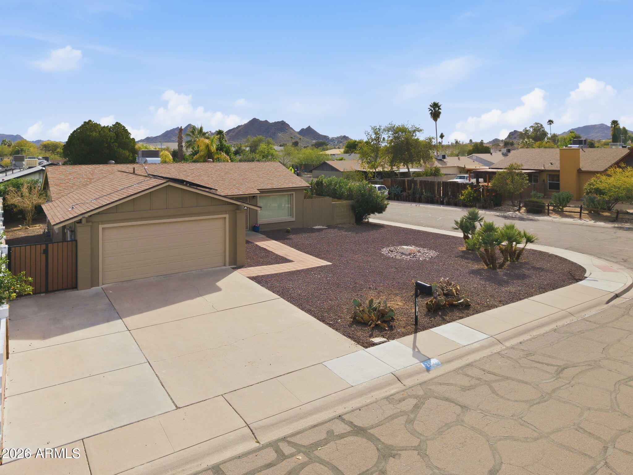2501 E DAHLIA Drive